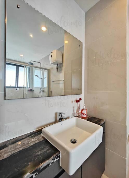 Bay Laurel, Country Garden Danga Bay Homestay By Welcome Home ยะโฮร์บาห์รู ภายนอก รูปภาพ